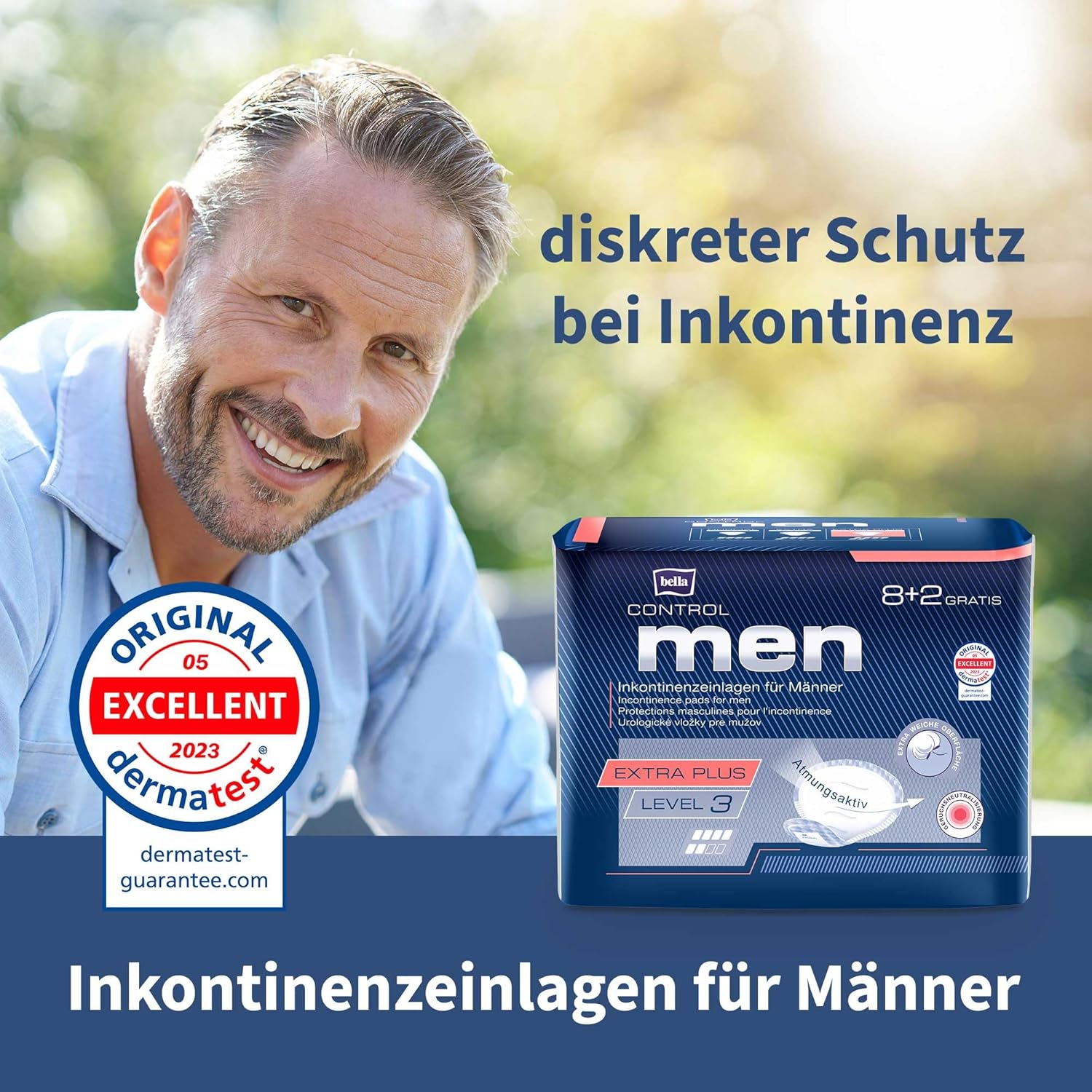 Ein lächelnder Mann steht vor verschwommenem, natürlichem Hintergrund. Im Vordergrund befindet sich die Produktverpackung von -bella CONTROL men- für Inkontinenzeinlagen, mit hervorgehobenem Text über Diskretion und Bewertung.